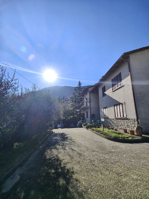 casa indipendente in vendita a Stroncone