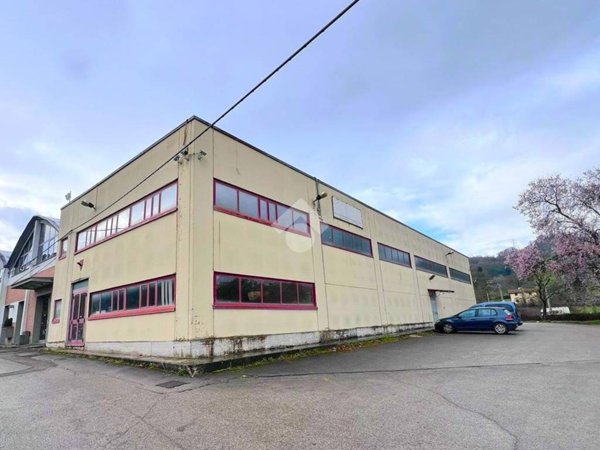 locale commerciale in vendita a Stroncone