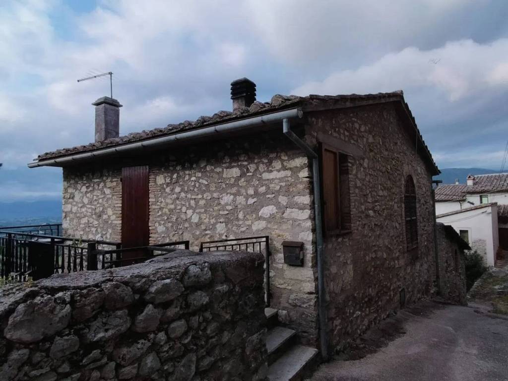 casa indipendente in vendita a Stroncone in zona Vasciano