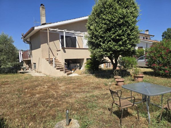 casa indipendente in vendita a Stroncone in zona Aguzzo