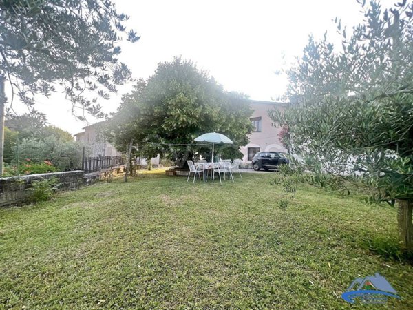casa indipendente in vendita a Stroncone