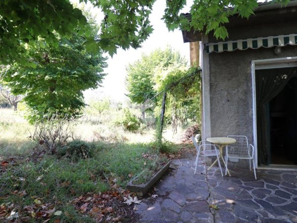 casa indipendente in vendita a Stroncone
