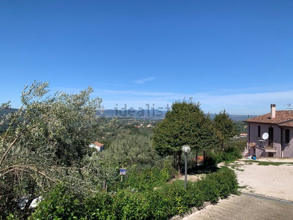 casa indipendente in vendita a Stroncone