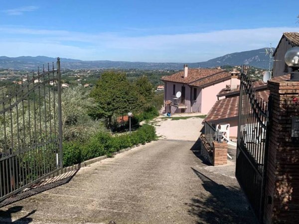 casa indipendente in vendita a Stroncone in zona Vasciano