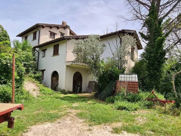 casa indipendente in vendita a Stroncone