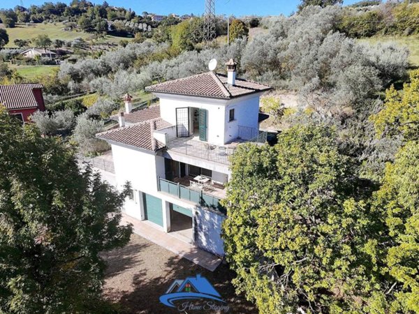 casa indipendente in vendita a Stroncone