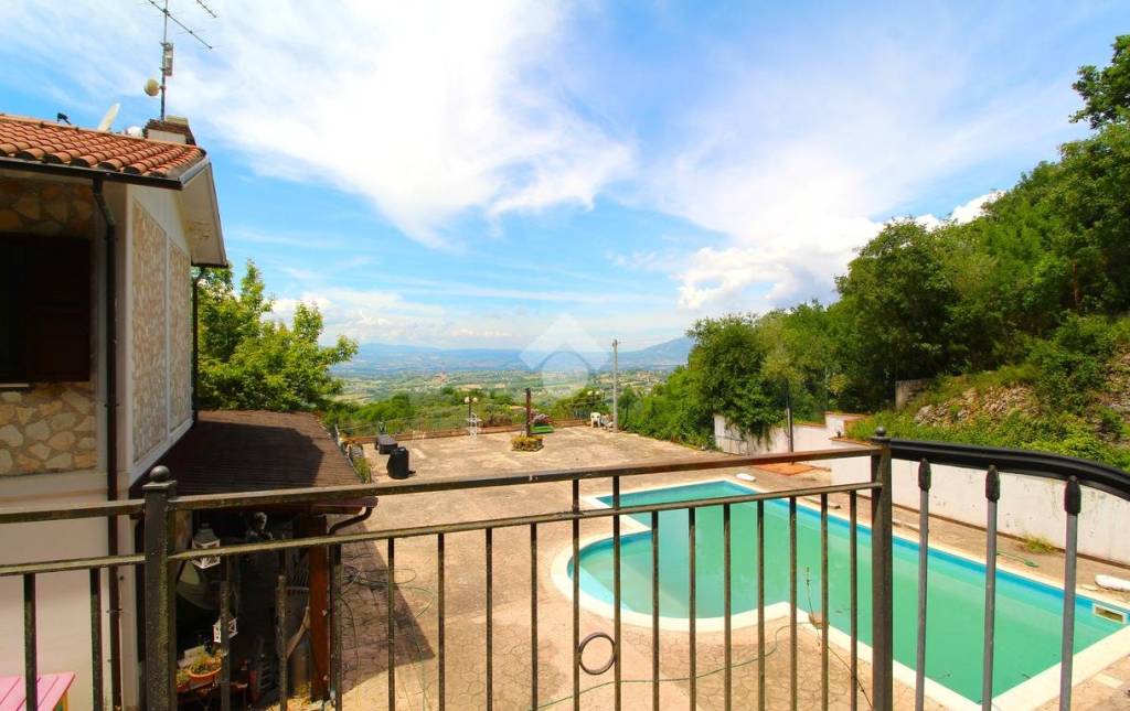 casa indipendente in vendita a Stroncone