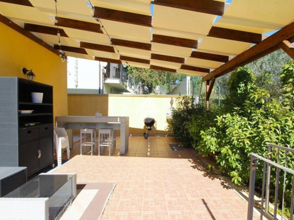 casa indipendente in vendita a Stroncone