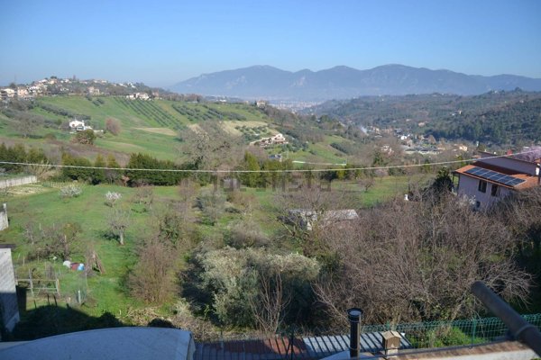 casa indipendente in vendita a Stroncone