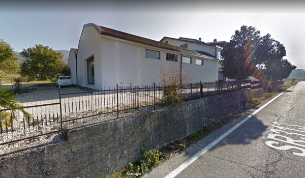 locale commerciale in vendita a Stroncone