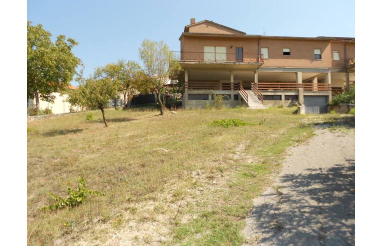 casa indipendente in vendita a Stroncone