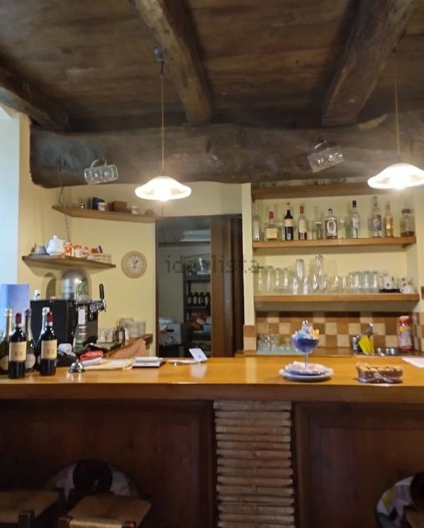 locale commerciale in vendita a Stroncone