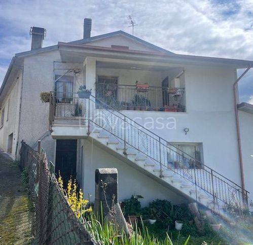 casa indipendente in vendita a Stroncone