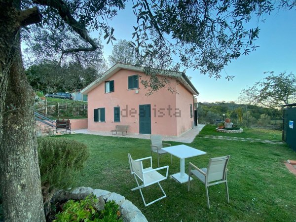 casa indipendente in vendita a Stroncone