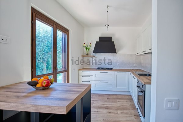 casa indipendente in vendita a Stroncone