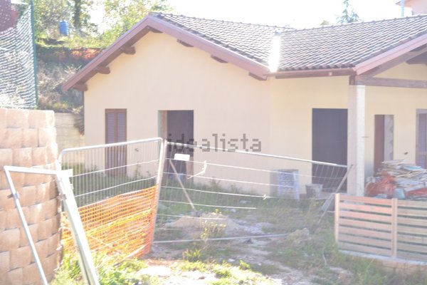 casa indipendente in vendita a Stroncone