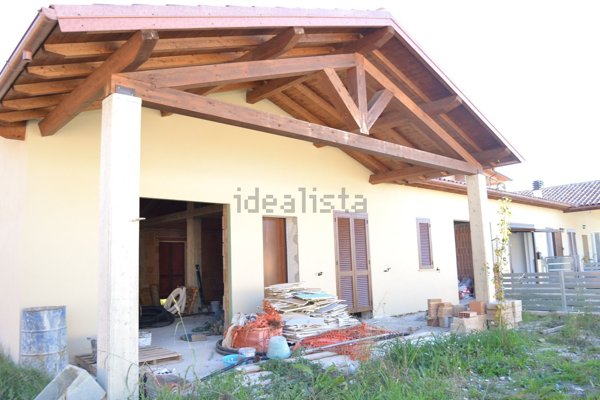 casa indipendente in vendita a Stroncone