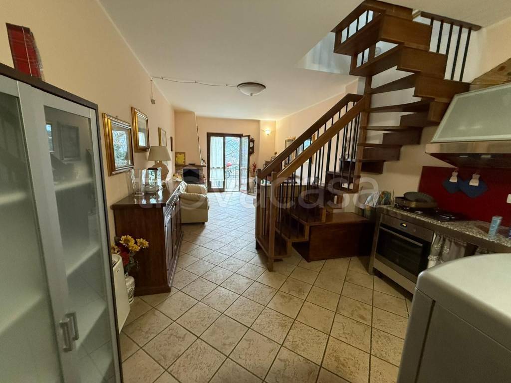 casa indipendente in vendita a Stroncone