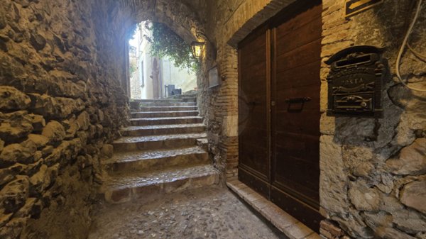 locale commerciale in vendita a Stroncone