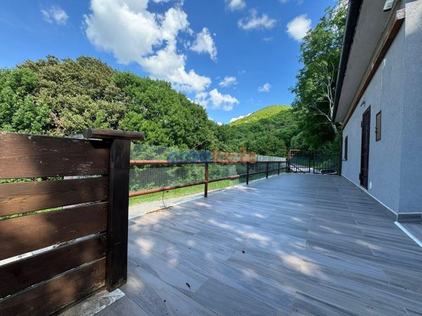 casa indipendente in vendita a Stroncone