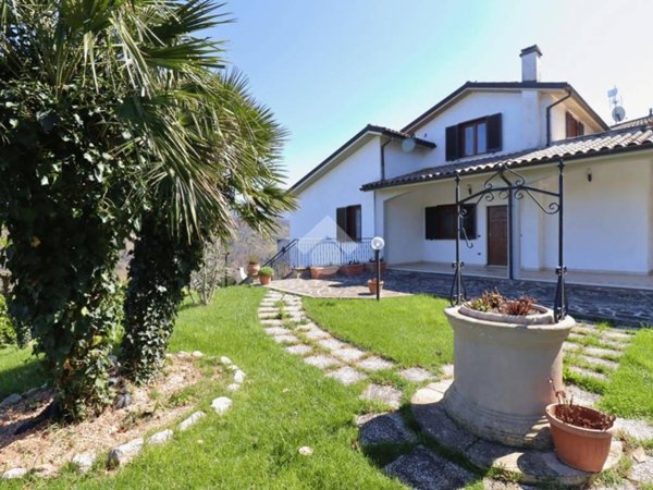 casa indipendente in vendita a Stroncone in zona Vasciano