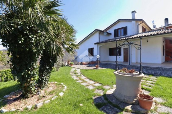 casa indipendente in vendita a Stroncone in zona Vasciano