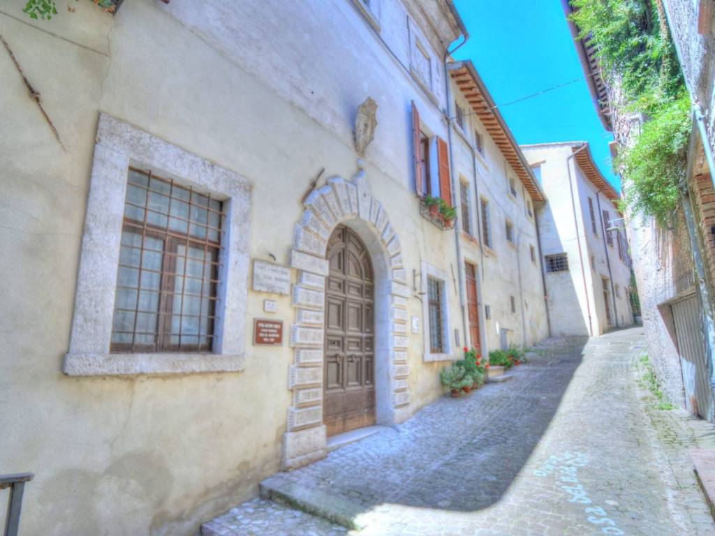 intera palazzina in vendita a Stroncone