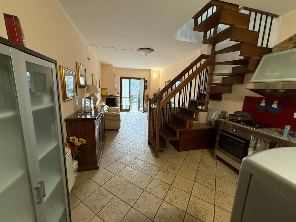 casa indipendente in vendita a Stroncone