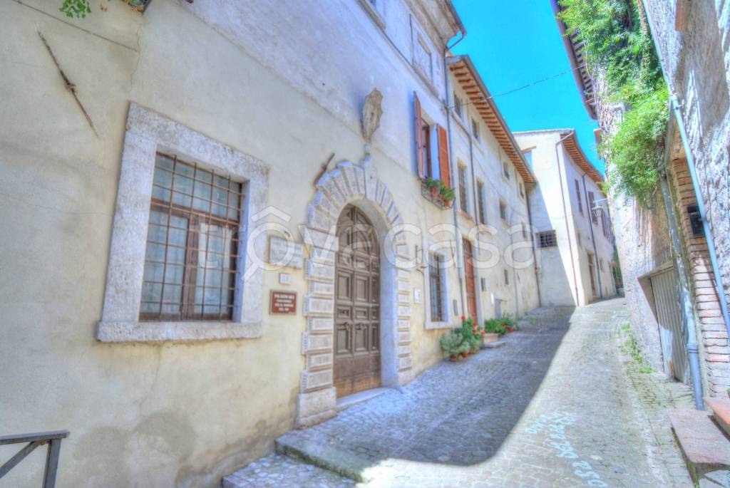 negozio in vendita a Stroncone