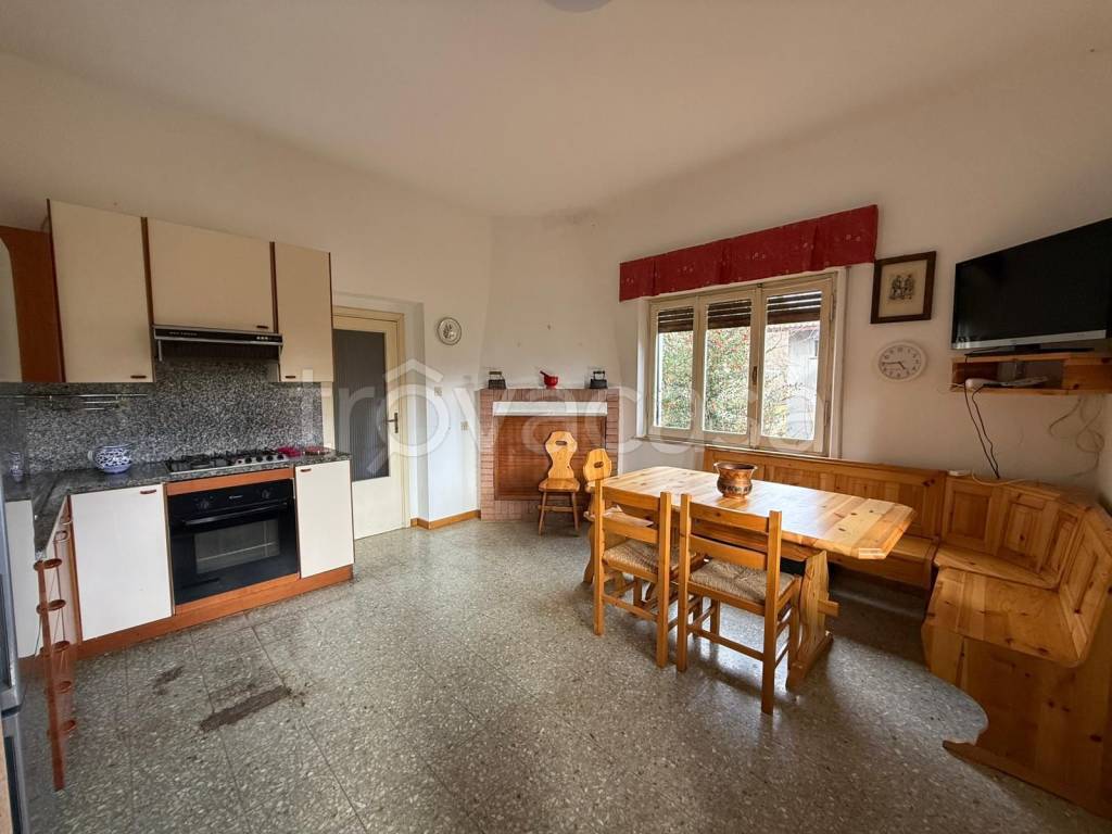 casa indipendente in vendita a Stroncone