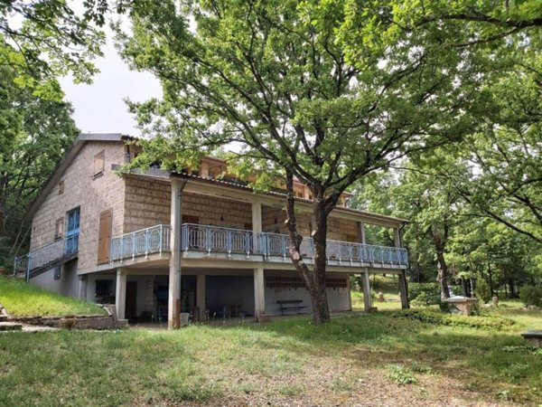 casa indipendente in vendita a Stroncone