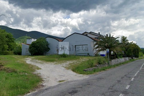 capannone in vendita a Stroncone