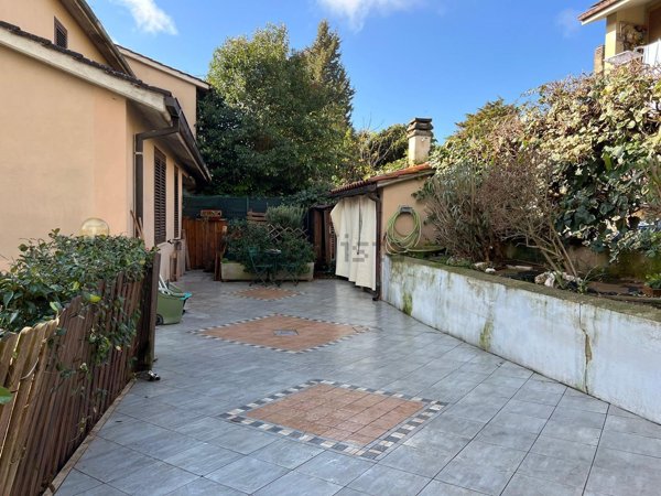 casa indipendente in vendita a Stroncone