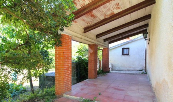 casa indipendente in vendita a Stroncone