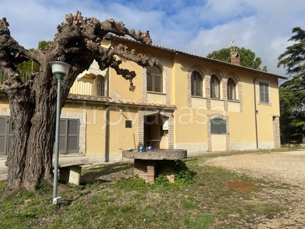 casa indipendente in vendita a Stroncone