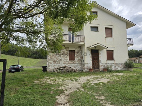 casa indipendente in vendita a Stroncone