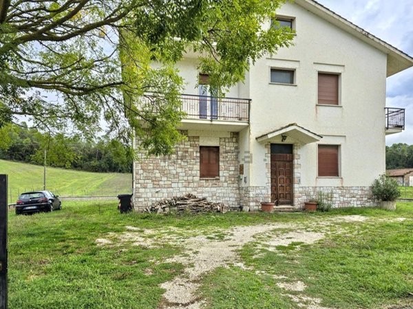 casa indipendente in vendita a Stroncone in zona Vasciano