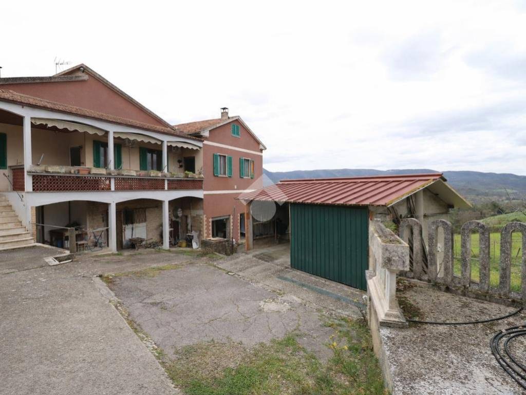 casa indipendente in vendita a Stroncone