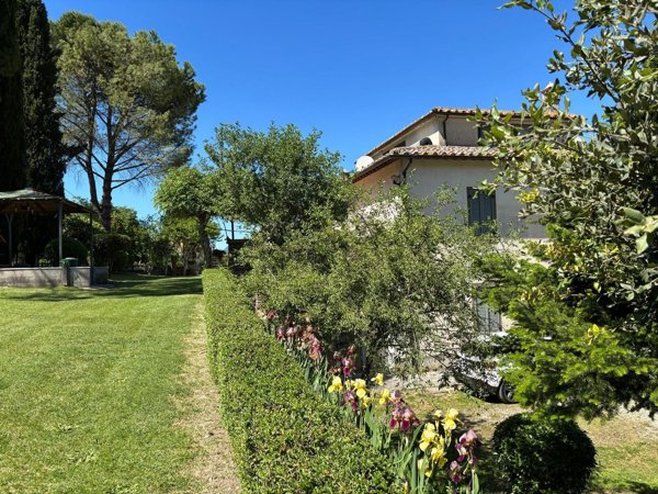 casa indipendente in vendita a Stroncone
