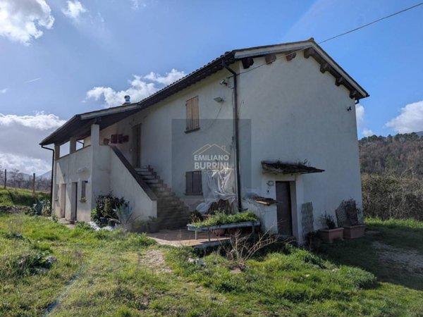 casa indipendente in vendita a Stroncone