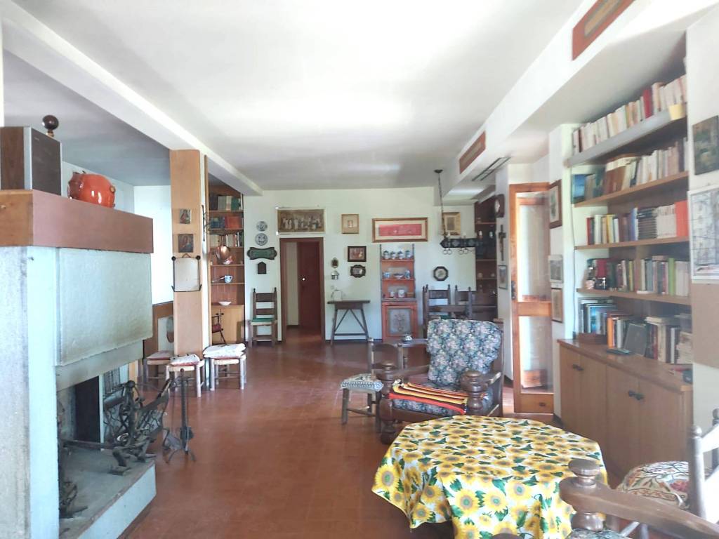 casa indipendente in vendita a Stroncone