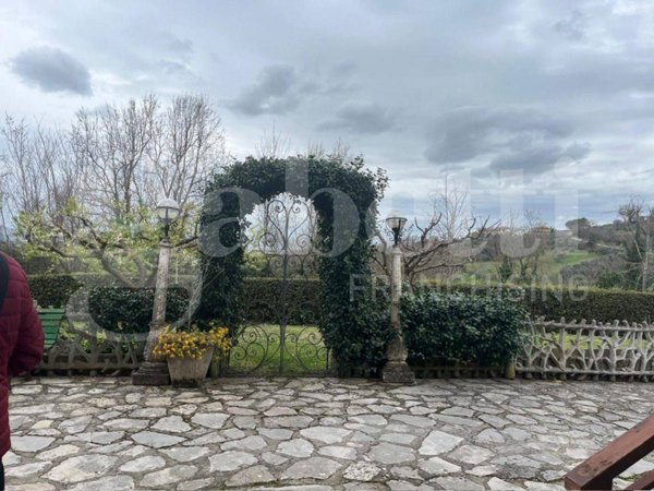 casa indipendente in vendita a Stroncone