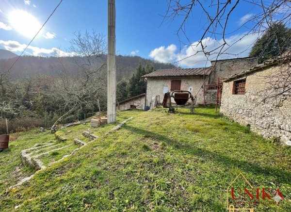 casa indipendente in vendita a Stroncone