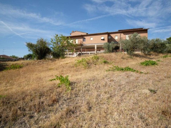 casa indipendente in vendita a Stroncone
