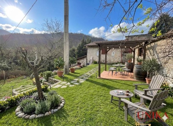 casa indipendente in vendita a Stroncone