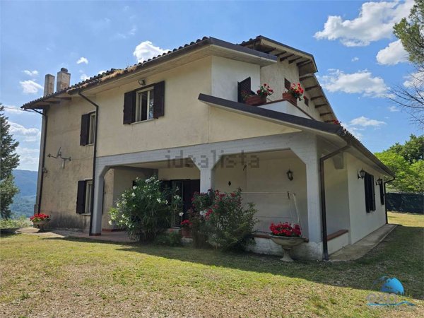 casa indipendente in vendita a Stroncone in zona Aguzzo