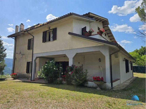 casa indipendente in vendita a Stroncone in zona Aguzzo