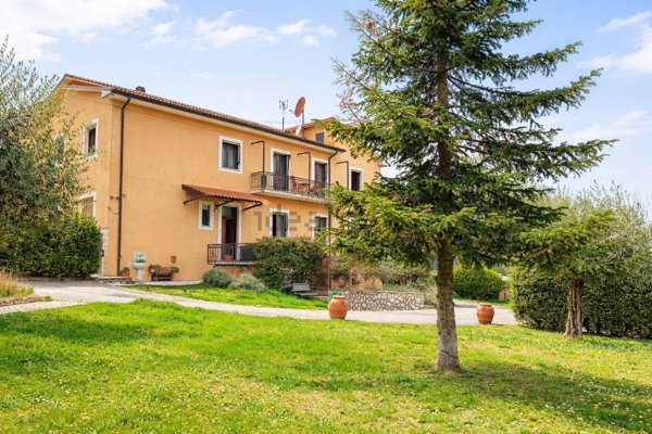 casa indipendente in vendita a Stroncone