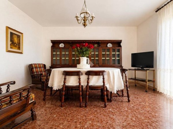 casa indipendente in vendita a Stroncone