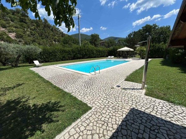 casa indipendente in vendita a Stroncone
